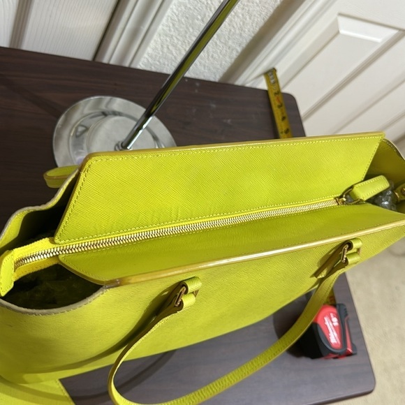 MCM Tote with free Pouch - Picture 9 of 10